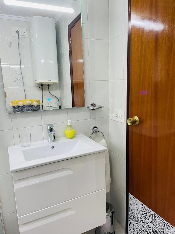 Cozy 2-Bedroom Serviced Apartment With Netflix Puerto de Sagunto Exterior photo
